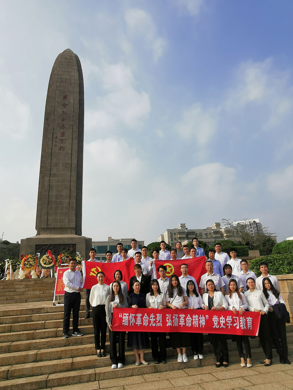 9-深qy千亿团委组织基层党员、团青年赴丽江革命义士陵寝，发展“怀想革命先烈-弘扬革命心灵”党史进建教育“清明祭英烈”实地祭扫.jpg
